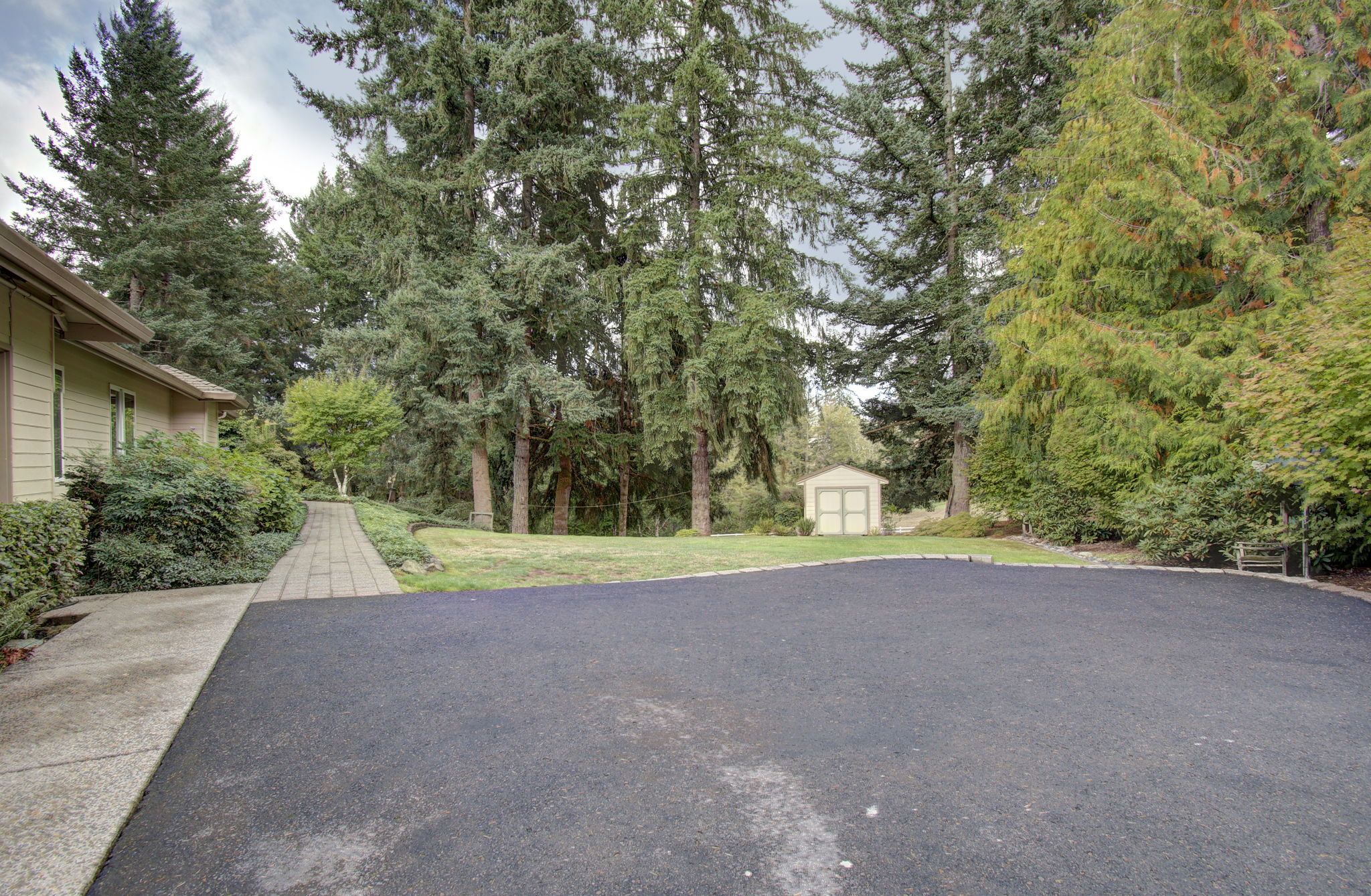 04 side parking and yard