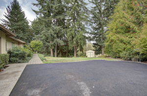 04 side parking and yard