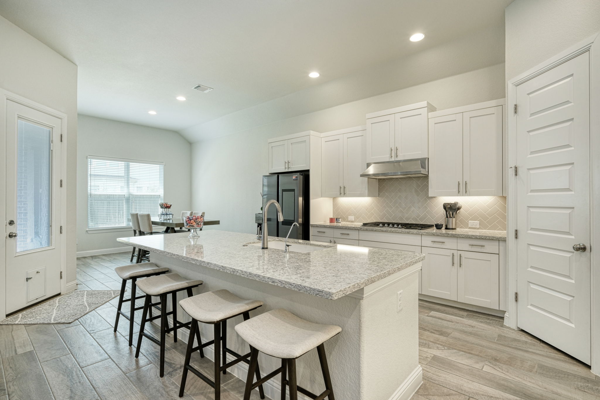 Kitchen/Breakfast Bar