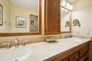 W Court St-2805-029.jpg