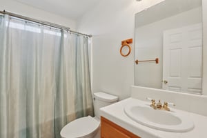 Fox Ct-L1907-032.jpg