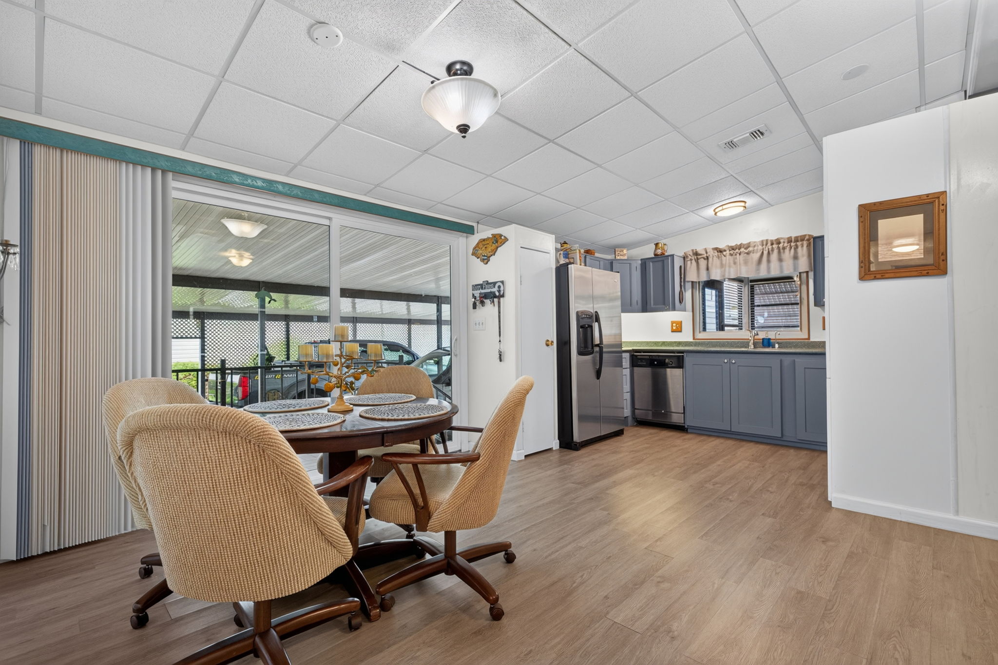 Dining Room 2 of 4