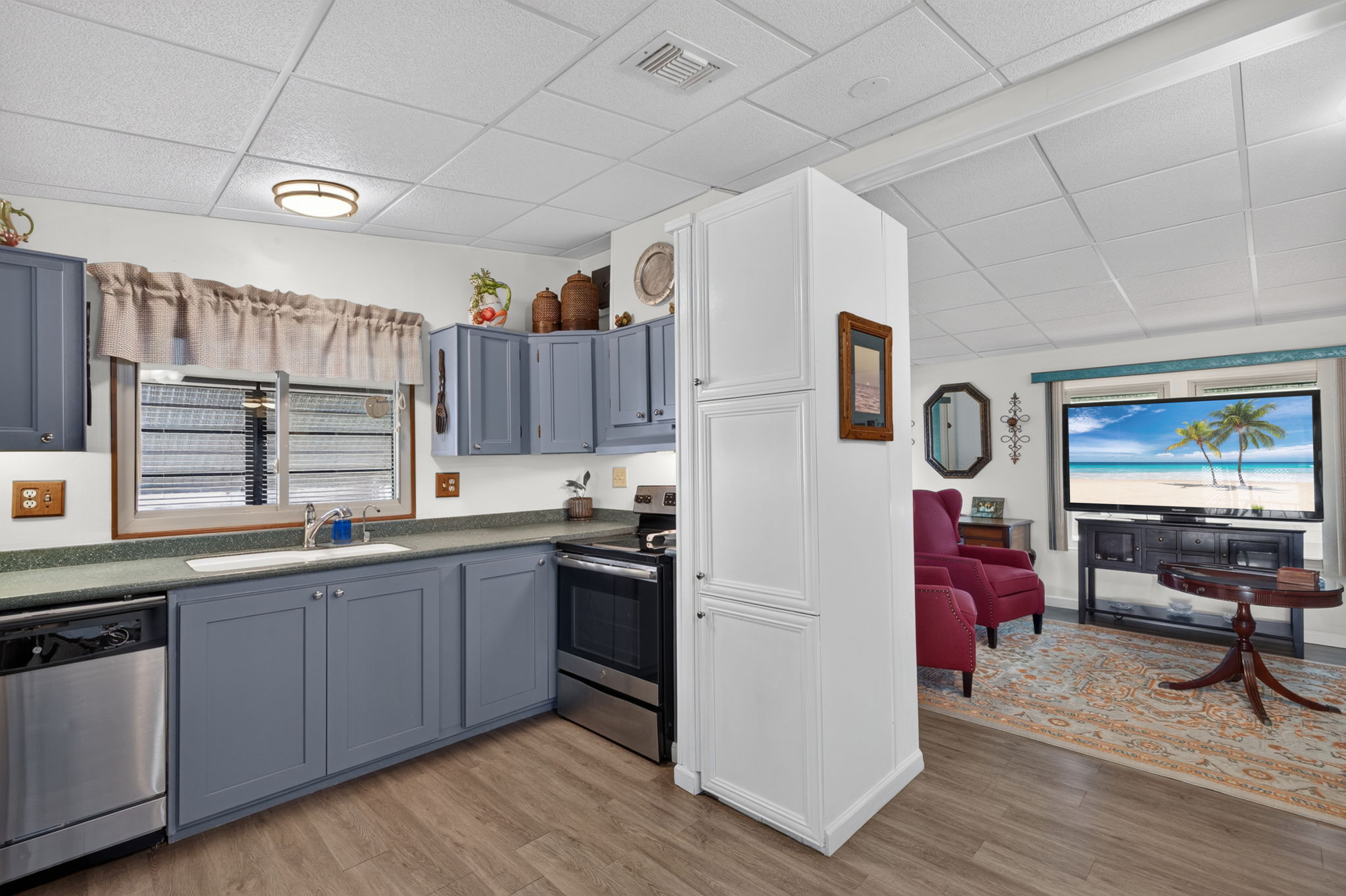 Kitchen 3 of 3