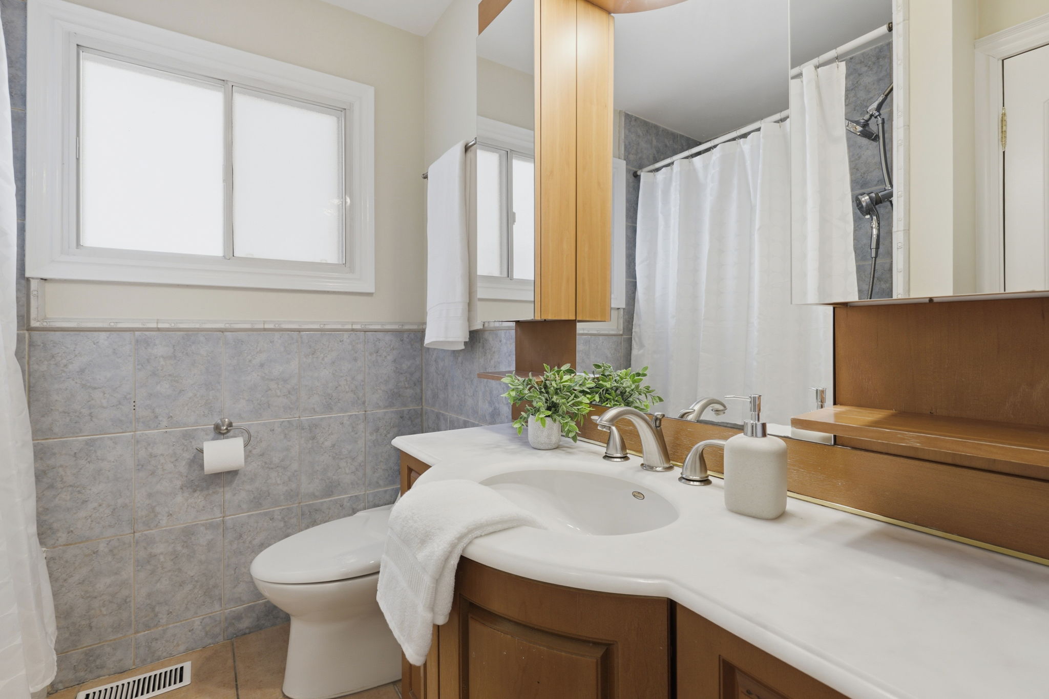 Property in Mississauga — delivered property photograph 39