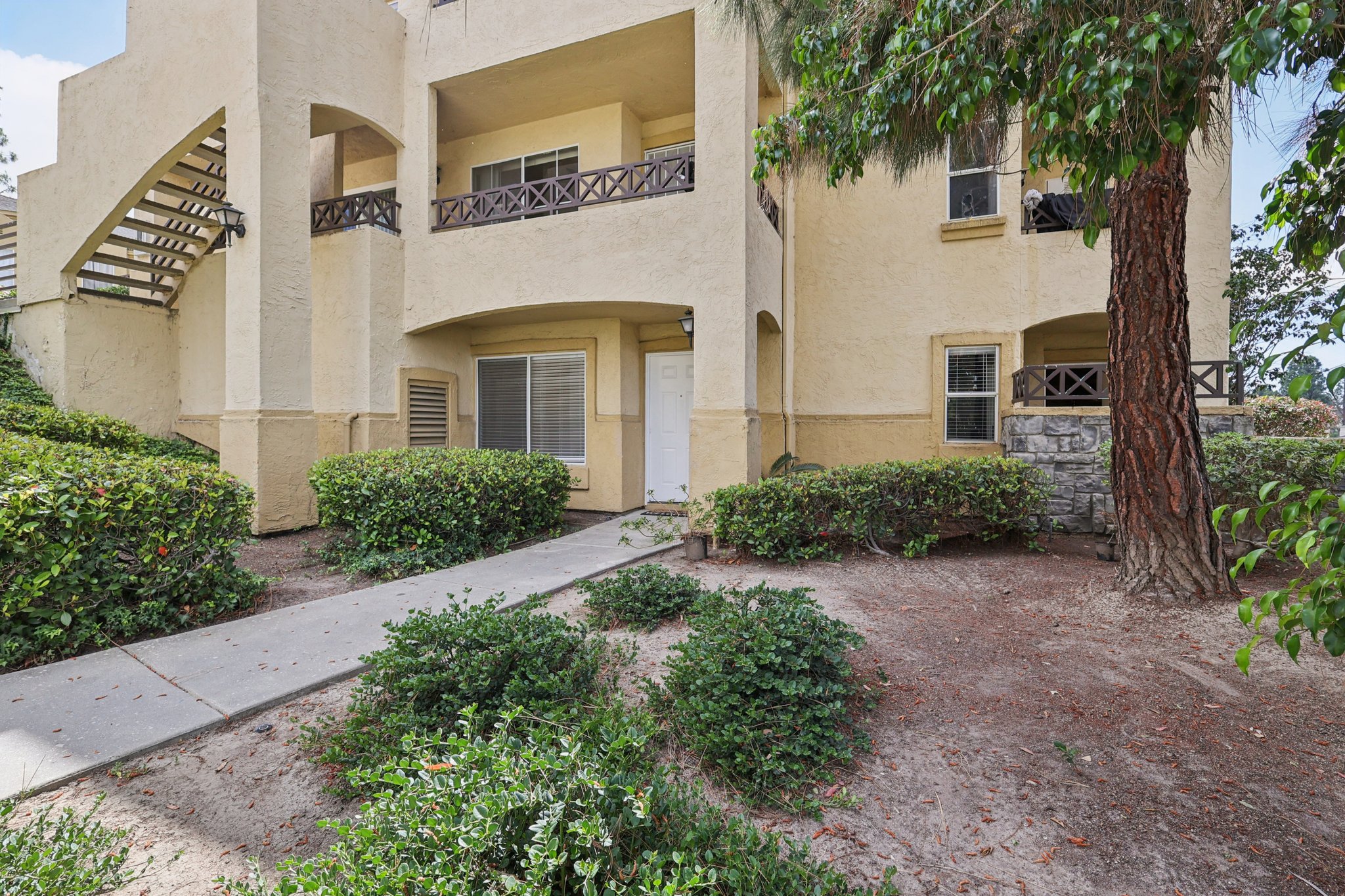 Lakeridge Cir 104-S0204-002.jpg