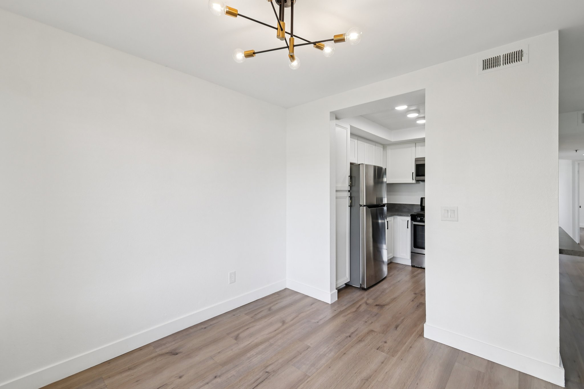 Lakeridge Cir 104-S0204-012.jpg