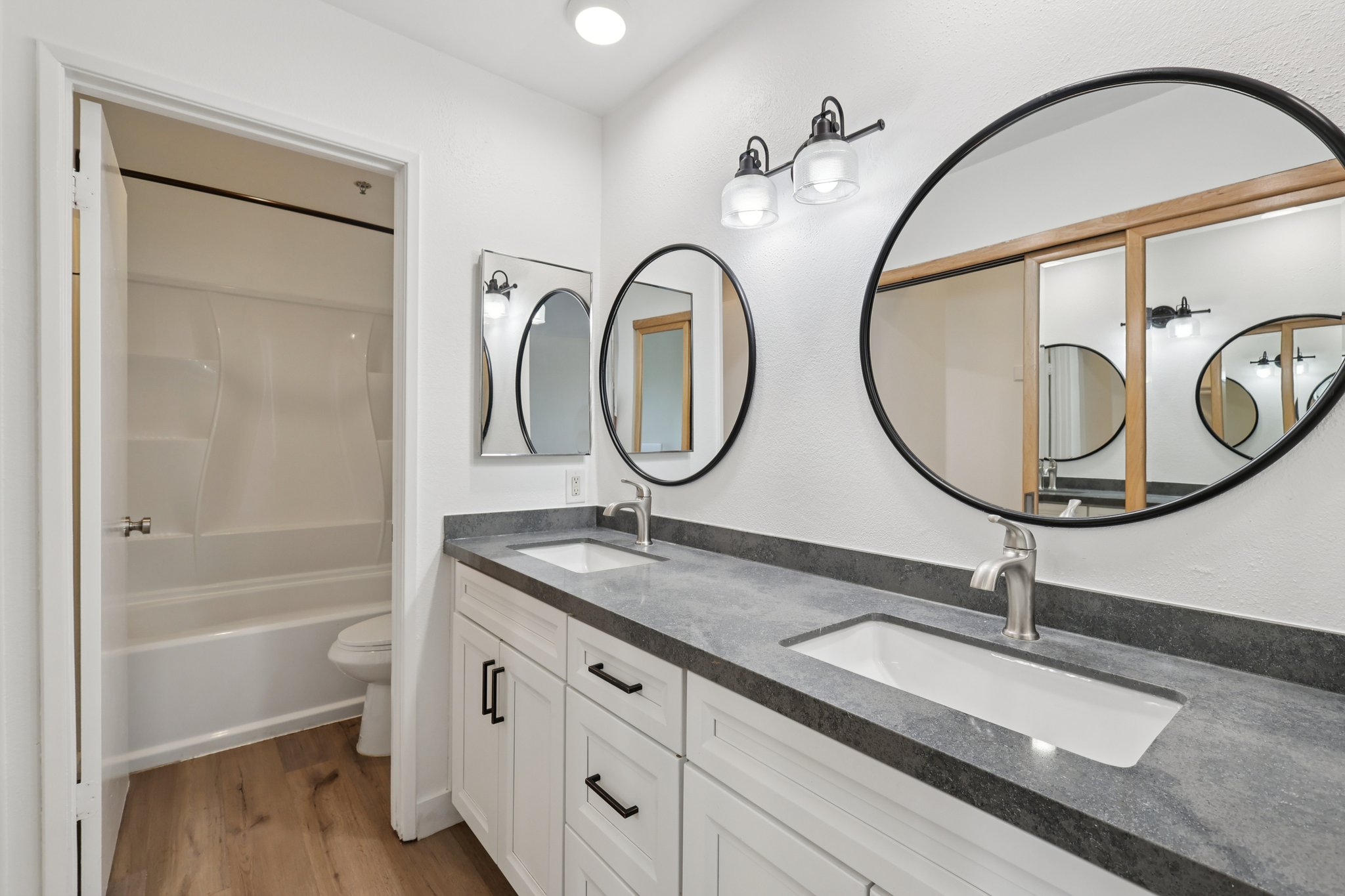 Lakeridge Cir 104-S0204-030.jpg