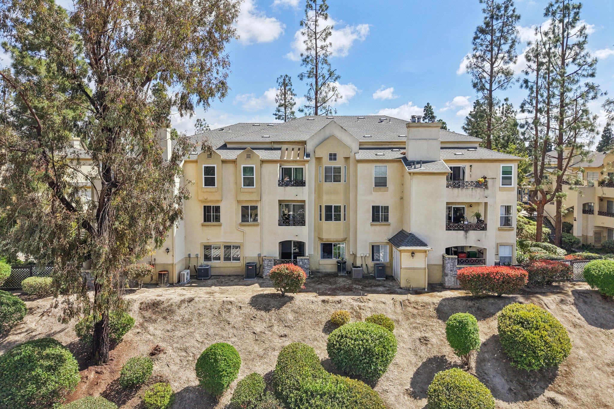 Lakeridge Cir 104-S0204-042.jpg