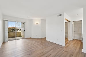 Lakeridge Cir 104-S0204-029.jpg