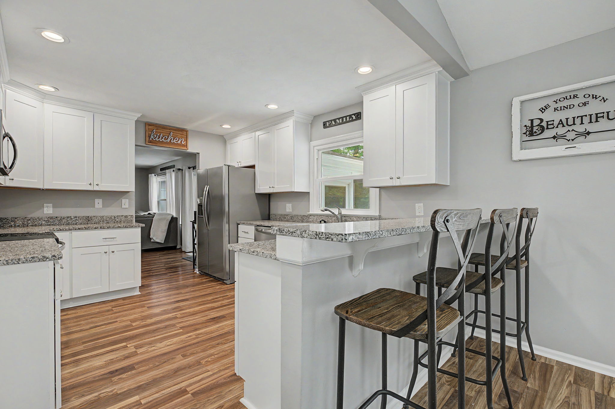  Photo 4