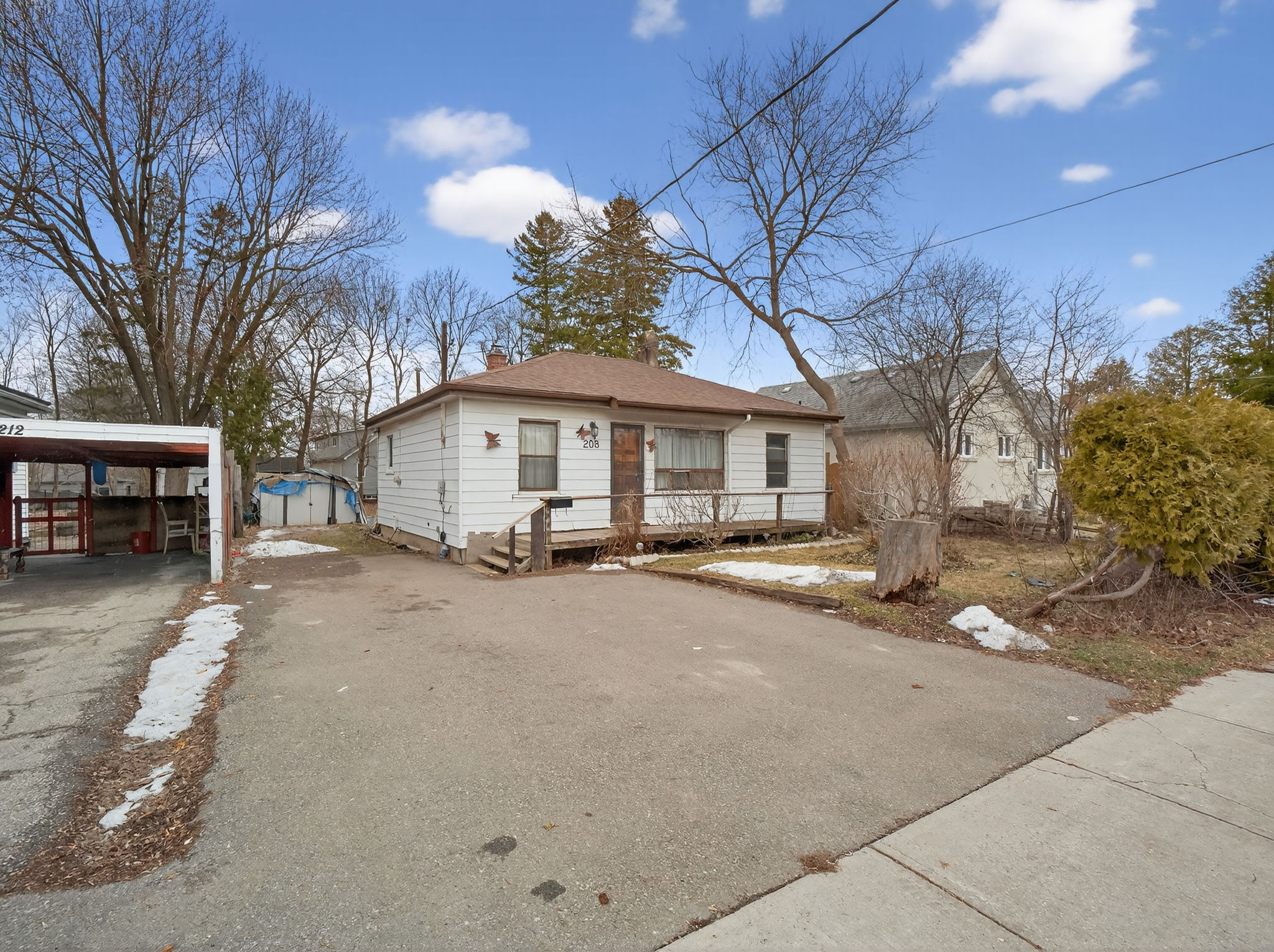 208 Essex Ave Richmond Hill, ON L4C 2B8