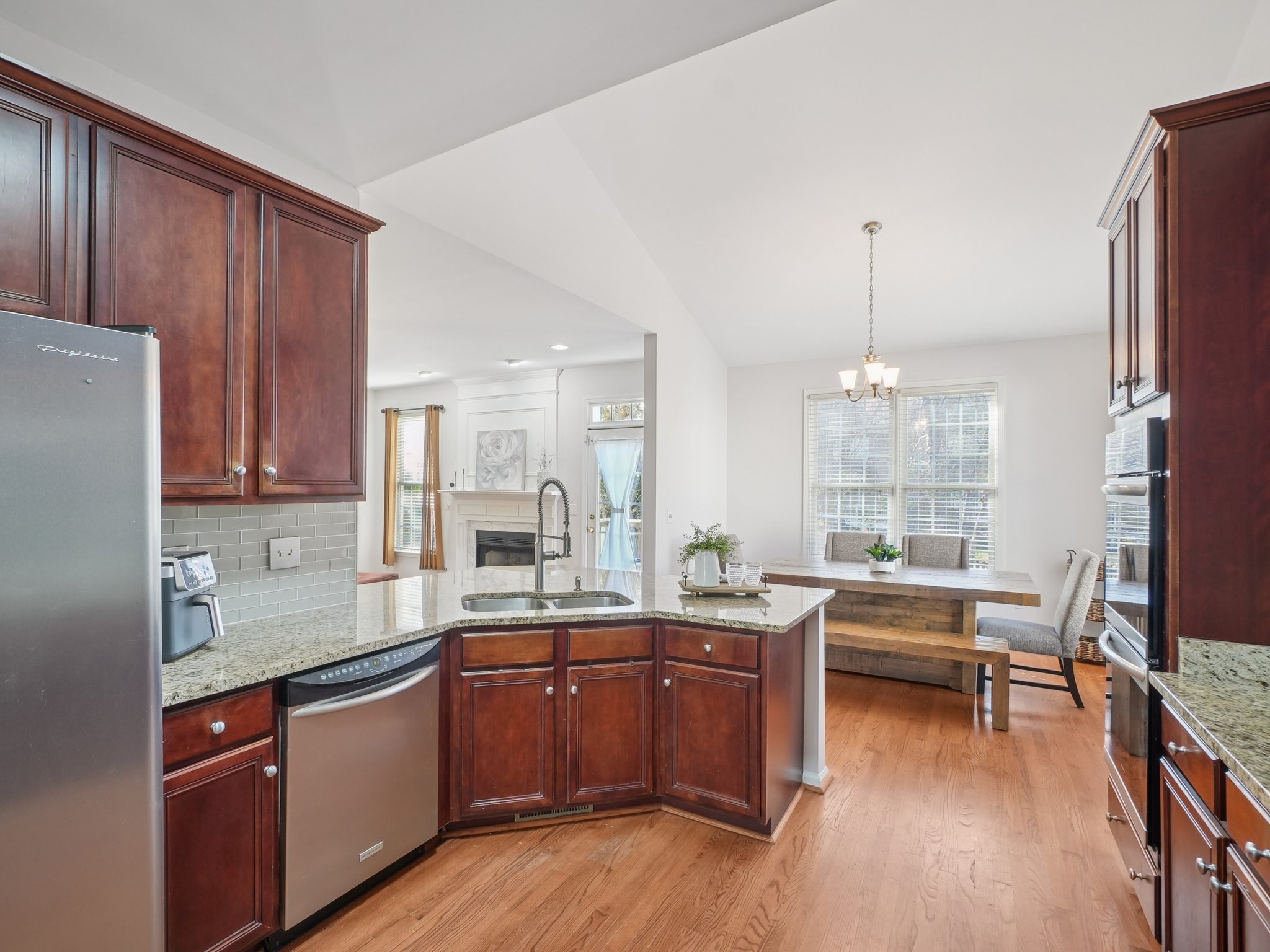 Evergreen View Dr-S2011-012.jpg