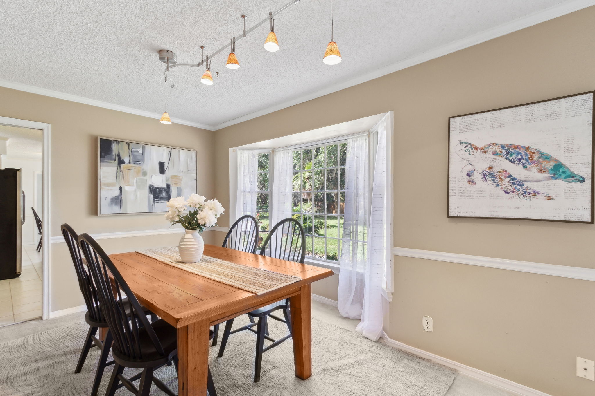 ... that bathes the area in natural light.