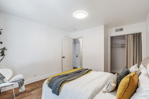 037_208 Princeton Ave