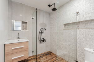 041_208 Princeton Ave