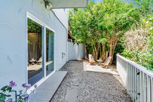 049_208 Princeton Ave