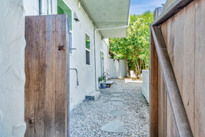 051_208 Princeton Ave