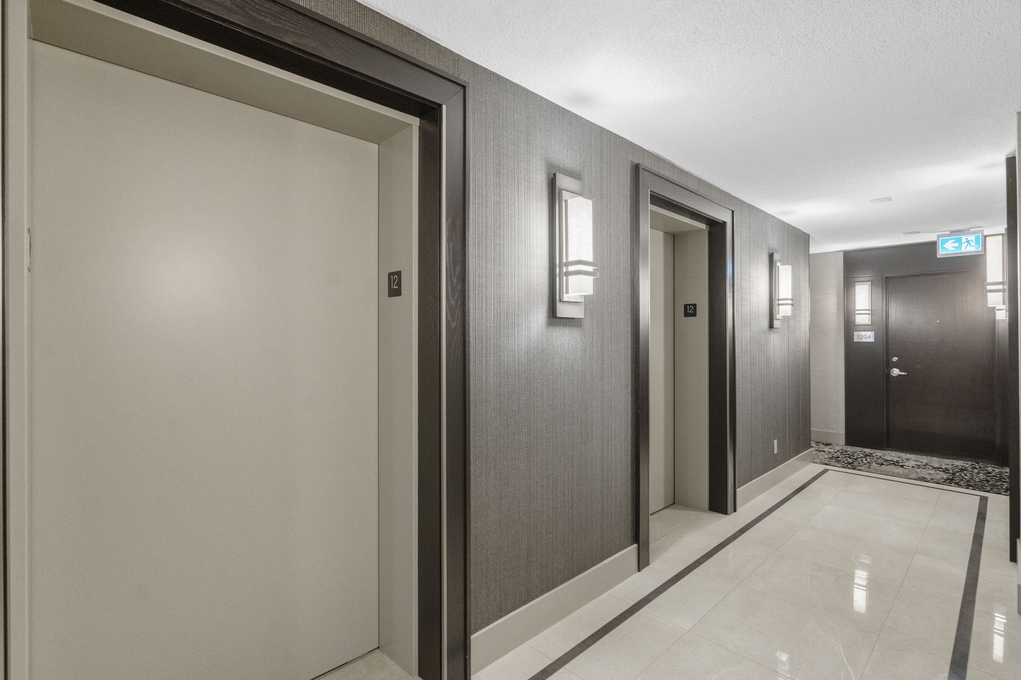 208 Queens Quay W Unit 1202 Toronto, ON M5J 2Y5
