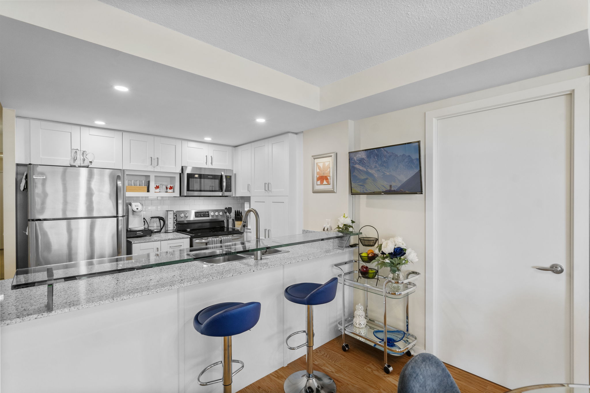 208 Queens Quay W Unit 1202 Toronto, ON M5J 2Y5