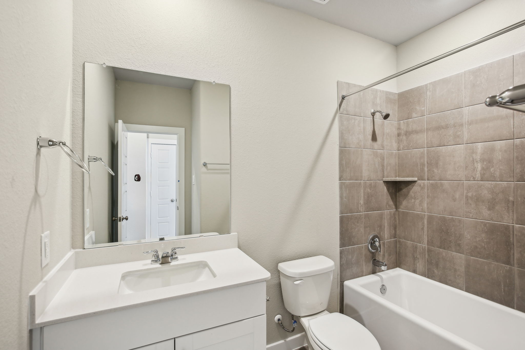 Houston - Pine Lake Cove - 208 Shore Pointe Ct, Montgomery, TX 77316 - 010