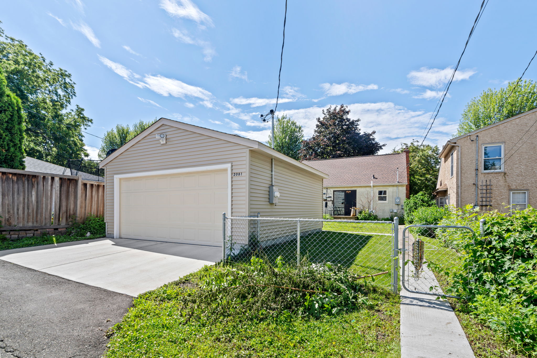 Exterior Garage