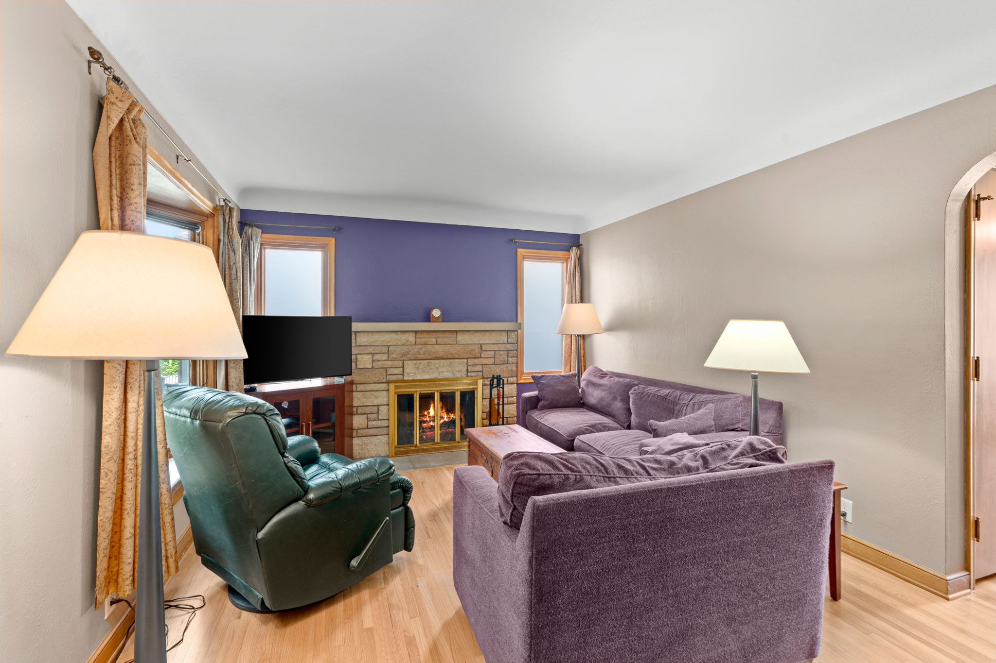 Livingroom & Fireplace