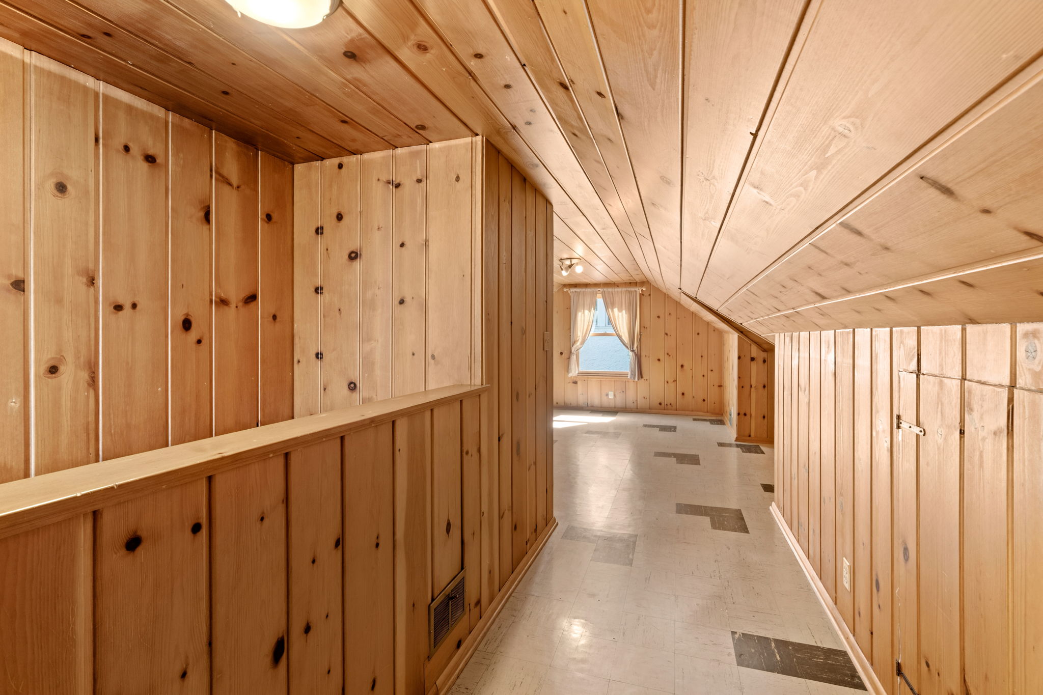 Upper Bdrm 3