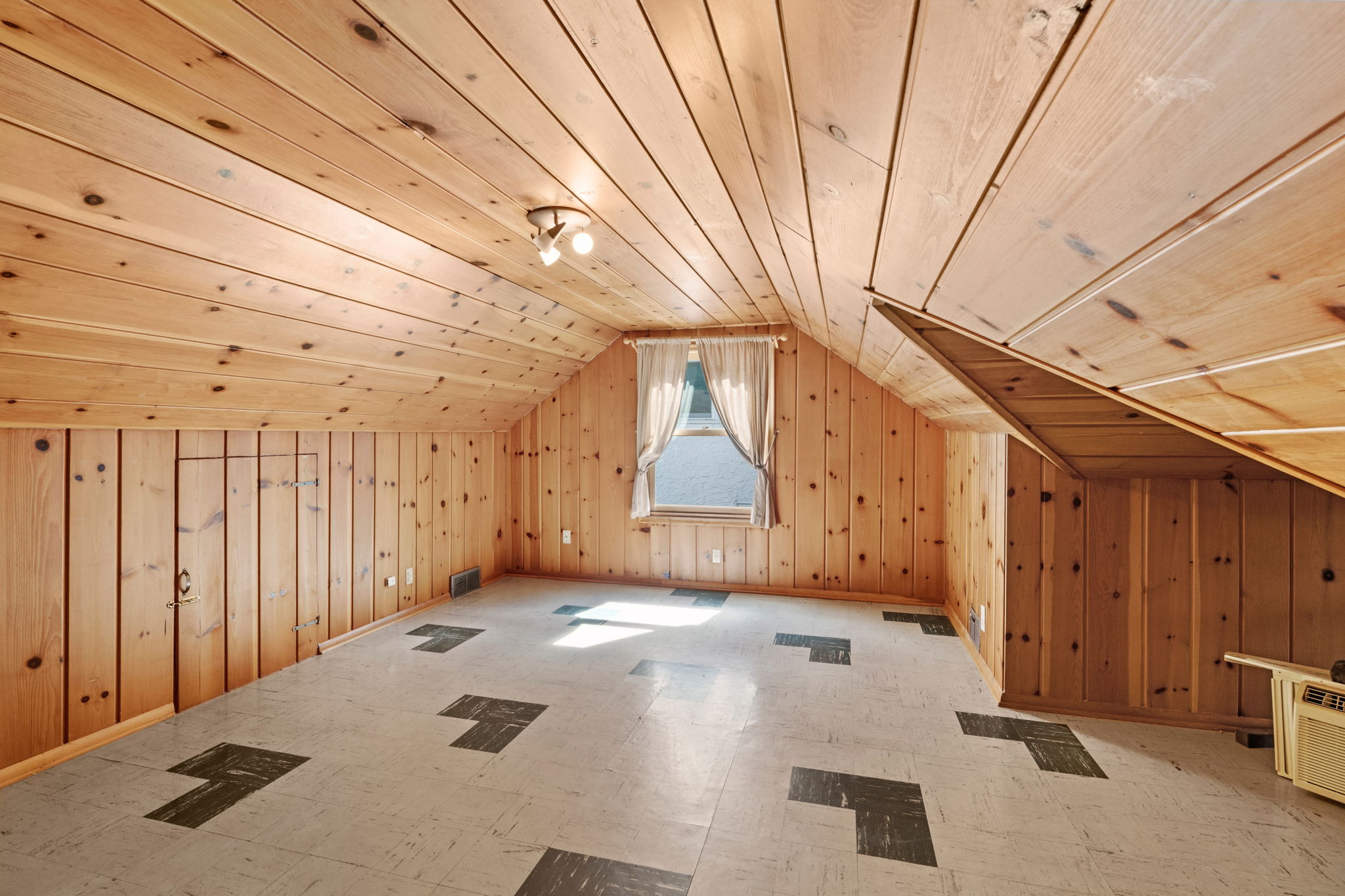 Upper Bdrm 3