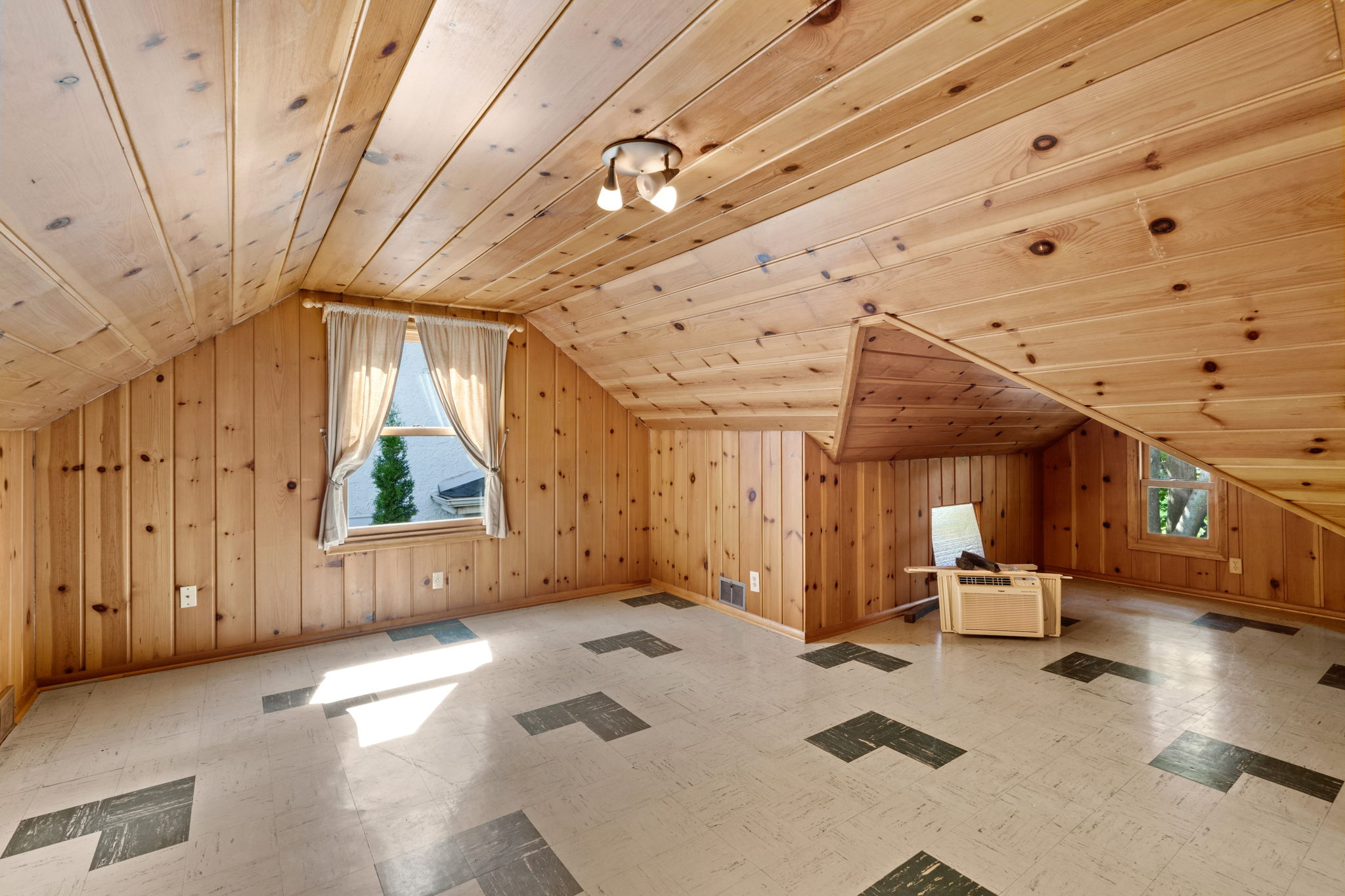 Upper Bdrm 3
