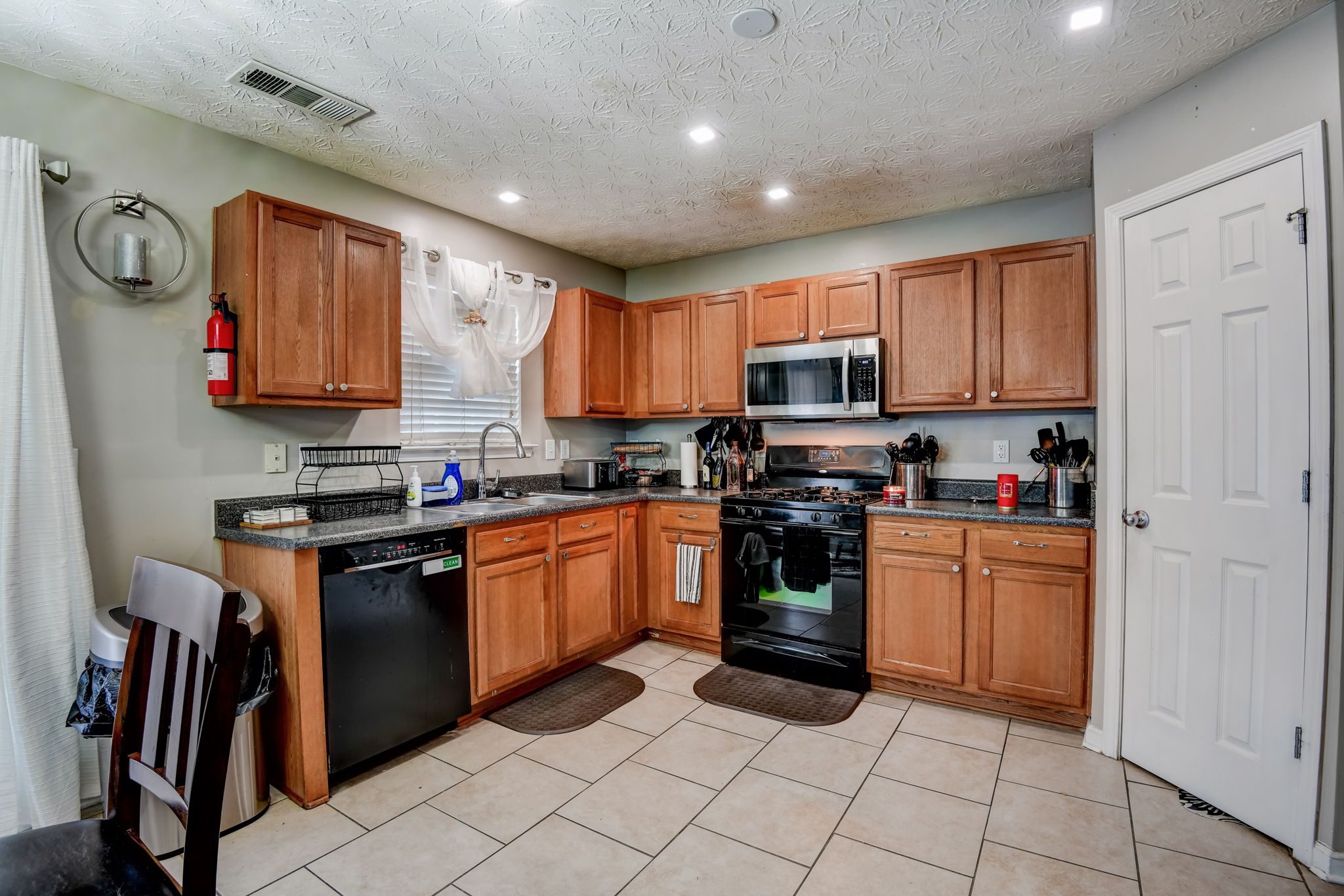 2081 Pineview Trail, Ellenwood, GA 30294 ShowingTime+ Listing Media Services