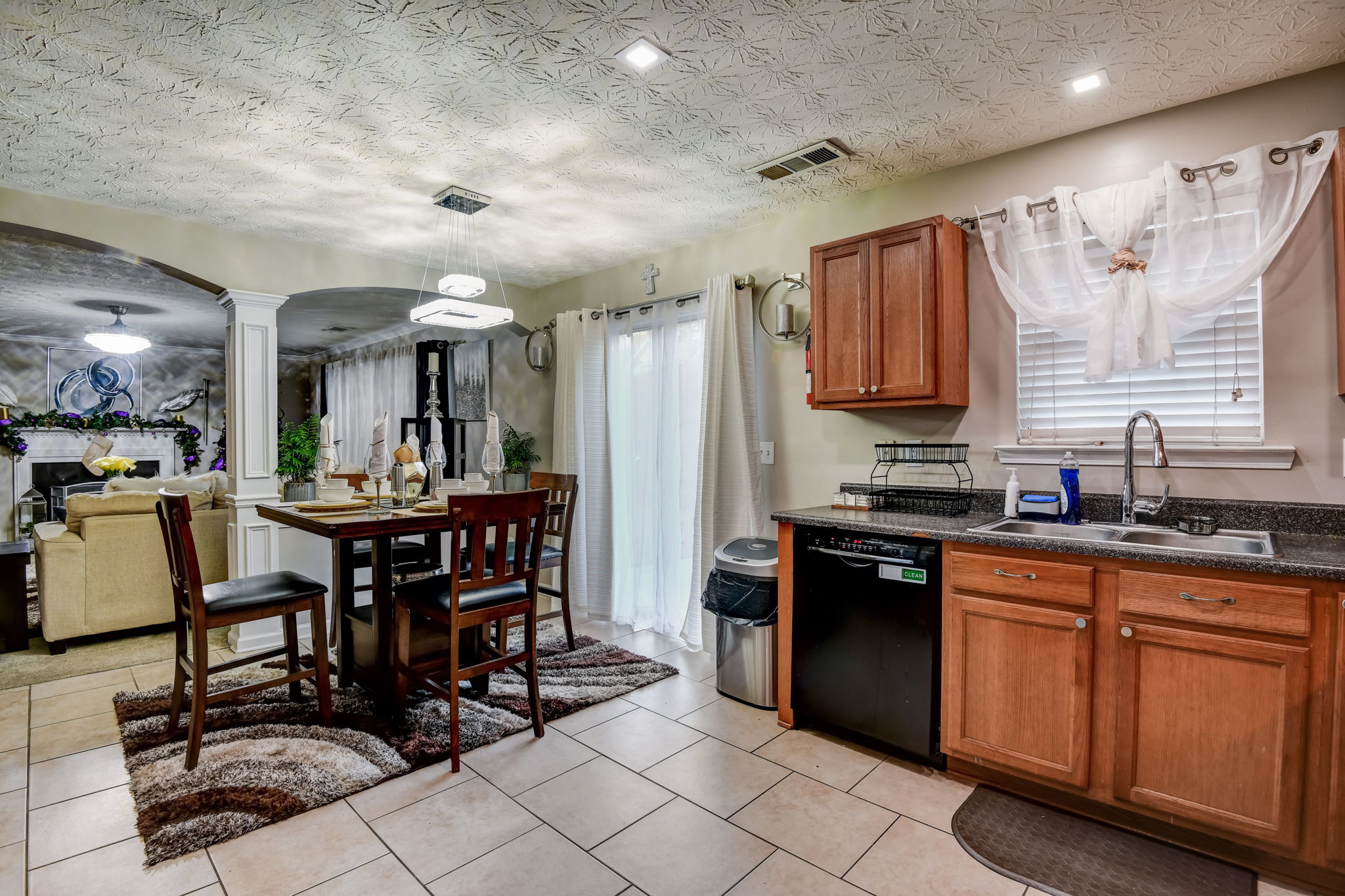 2081 Pineview Trail, Ellenwood, GA 30294 ShowingTime+ Listing Media Services