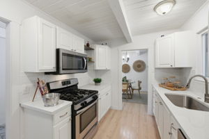 012_F8_2082 Overhill Rd