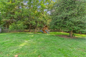 Beautiful Fenced Rear Yard