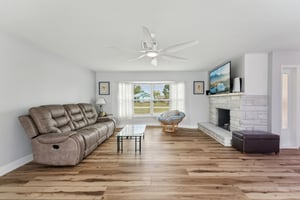 Coral Point Dr-003.jpg