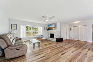 Coral Point Dr-004.jpg