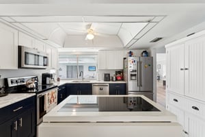 Coral Point Dr-012.jpg