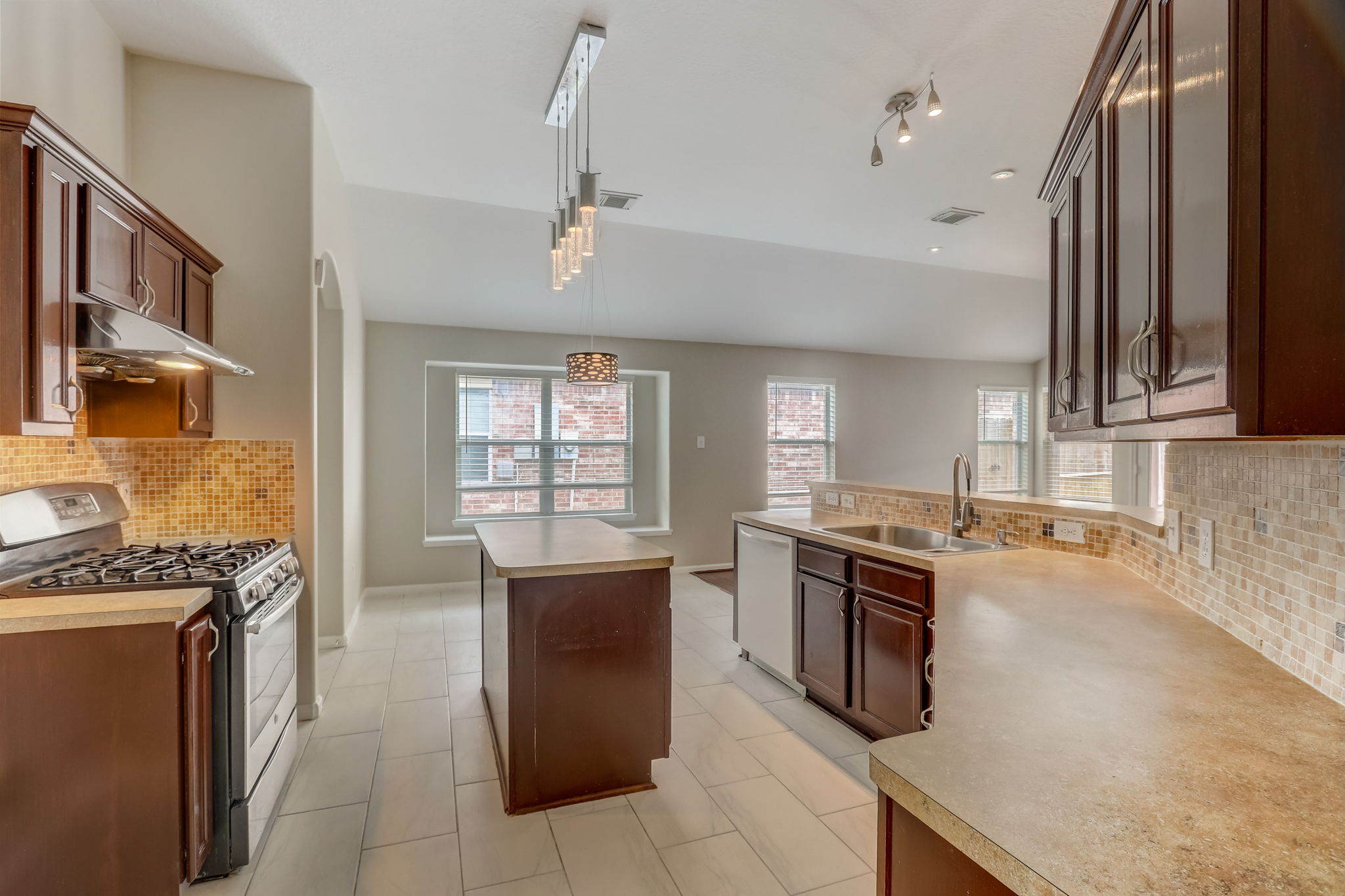 Twila Springs Dr-019