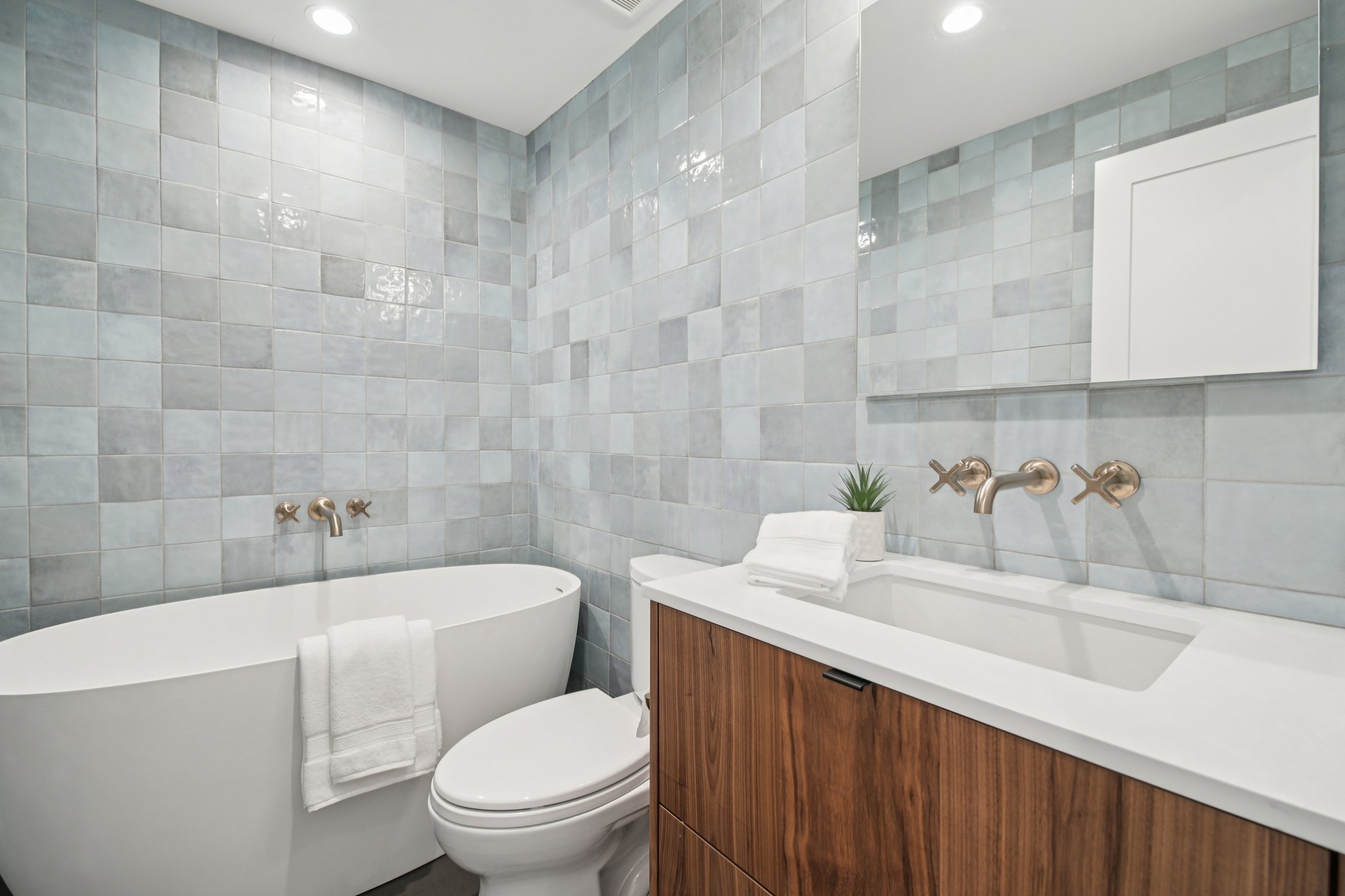 - 2085 Balsam Dr-S2301-1-018.jpg