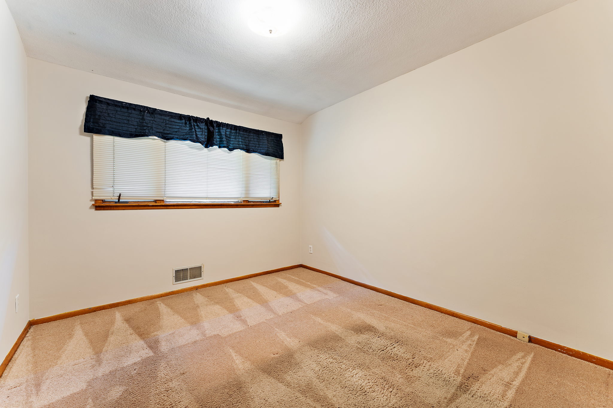 2085 California Ave E, St Paul, MN 55119, USA Photo 12