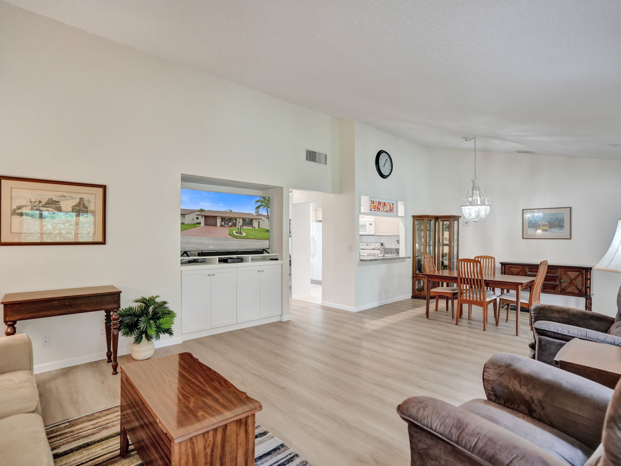  Photo 27