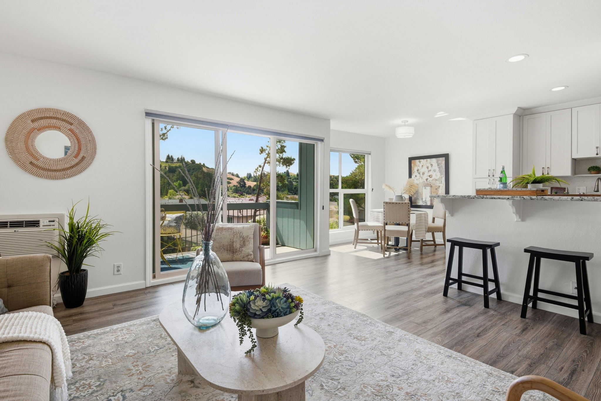 010_F8_2087 Ascot Dr unit 124