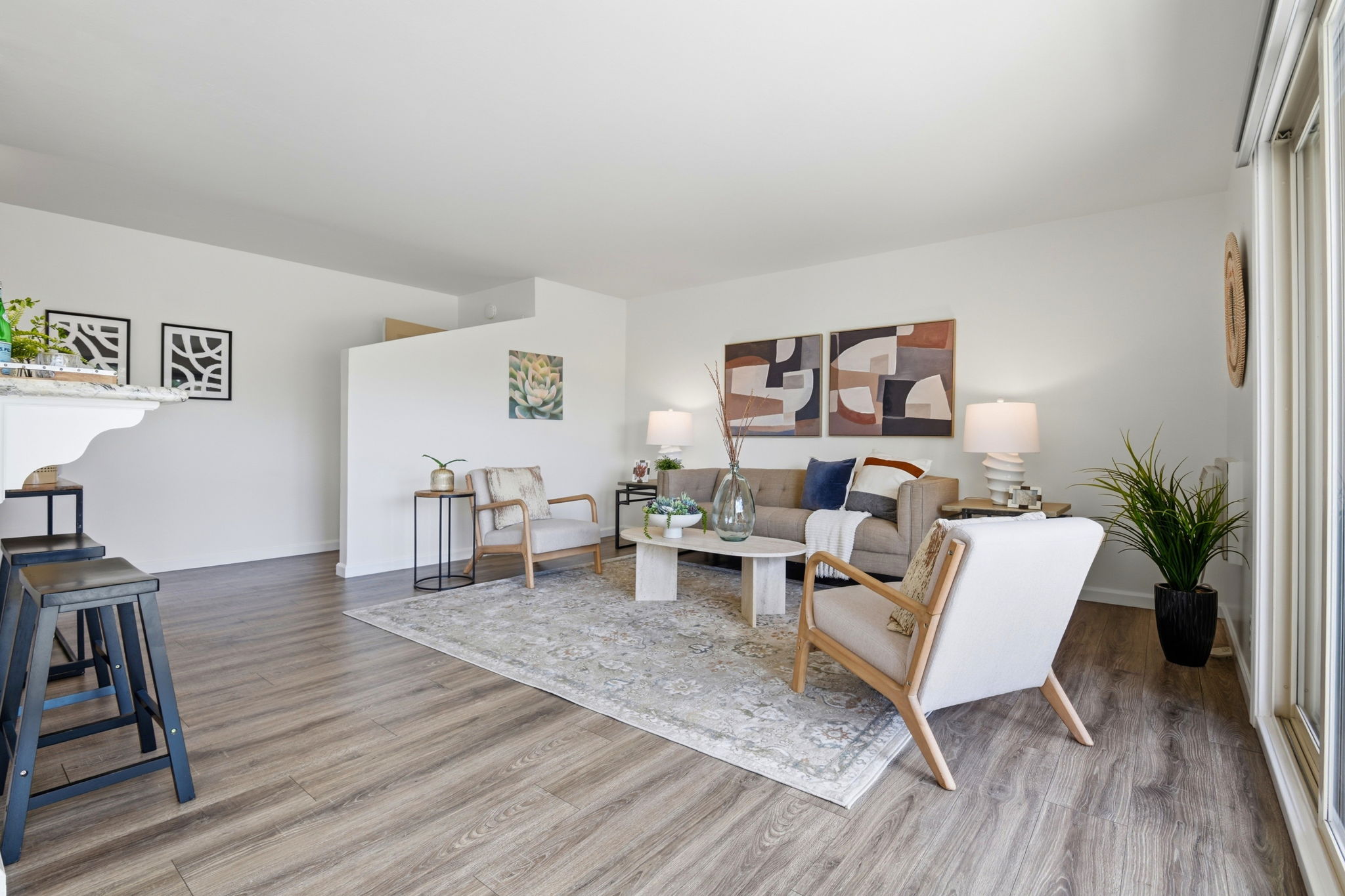 015_F8_2087 Ascot Dr unit 124