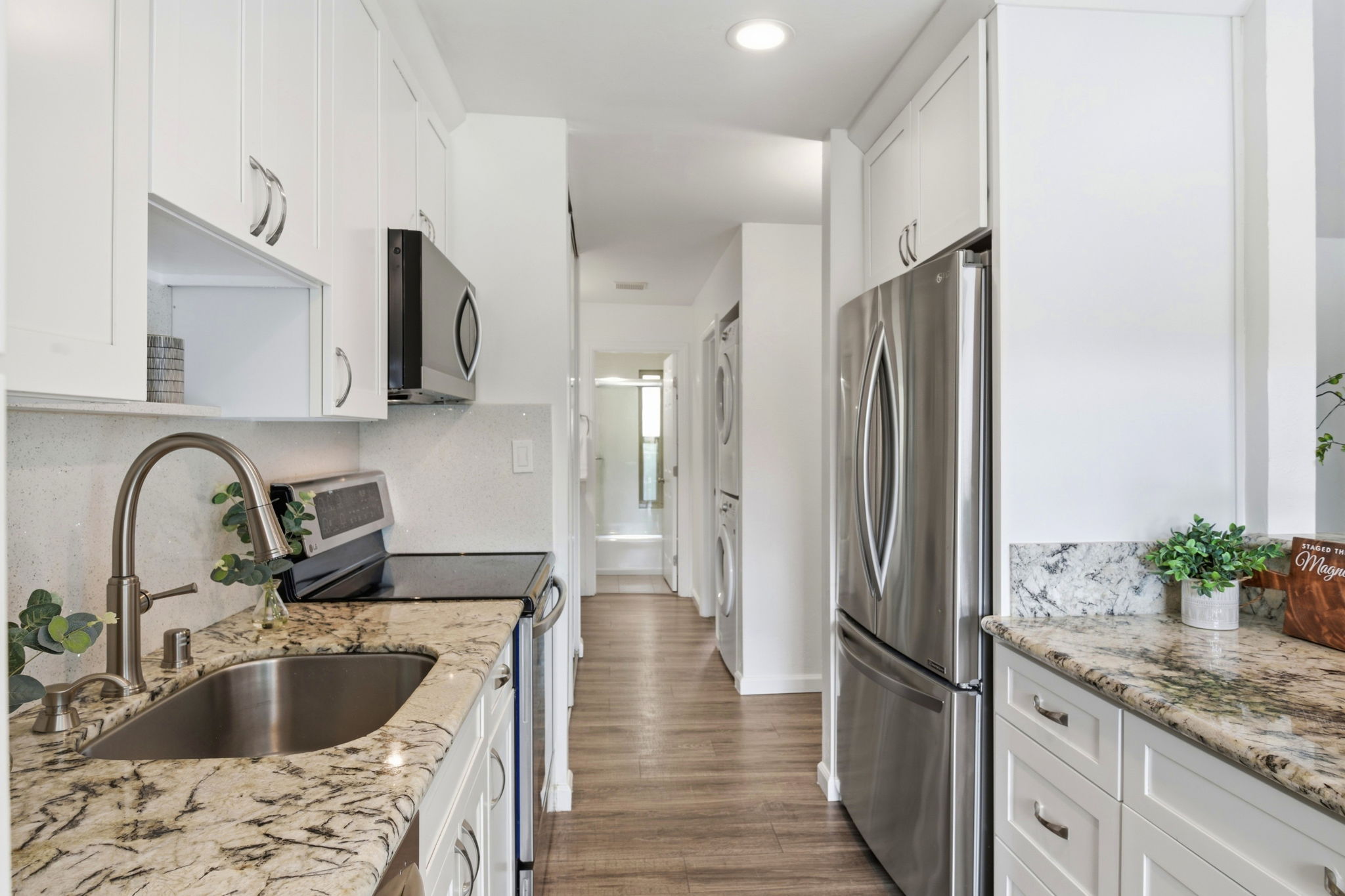 020_F8_2087 Ascot Dr unit 124