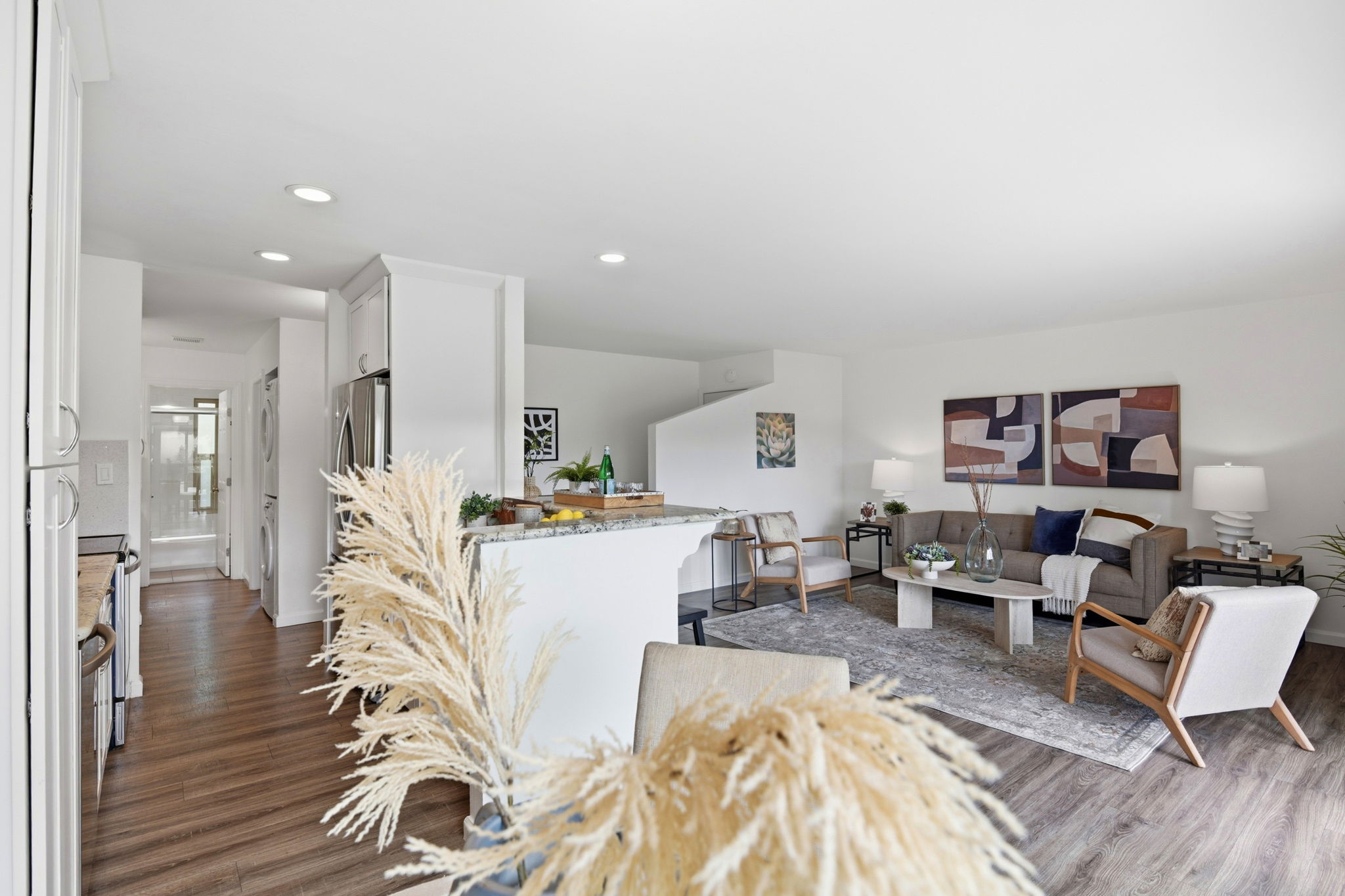 022_F8_2087 Ascot Dr unit 124