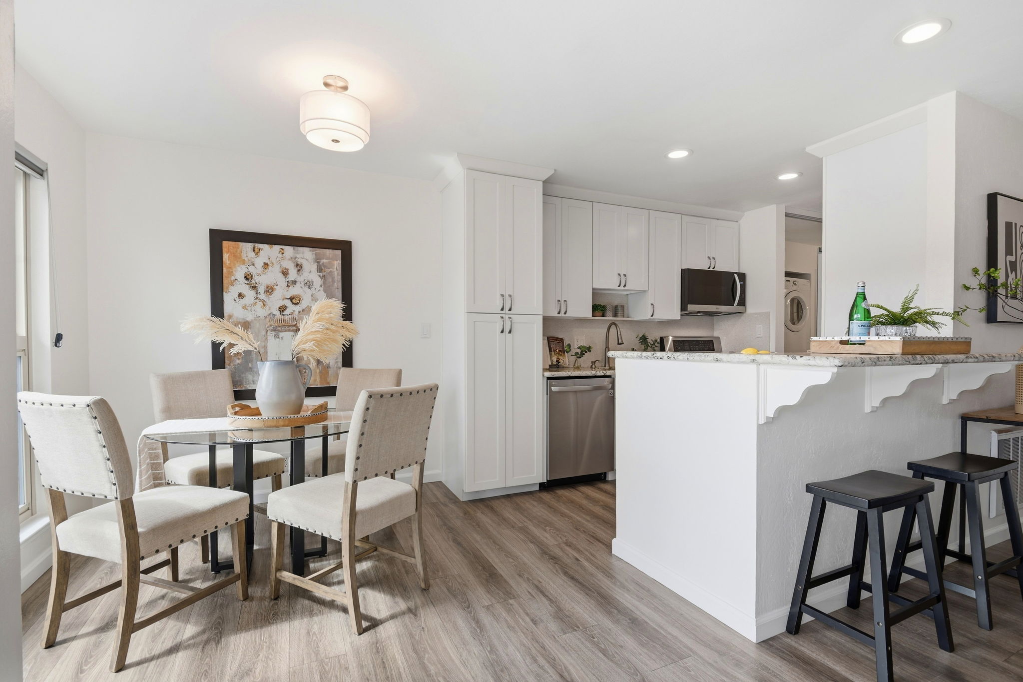 023_F8_2087 Ascot Dr unit 124