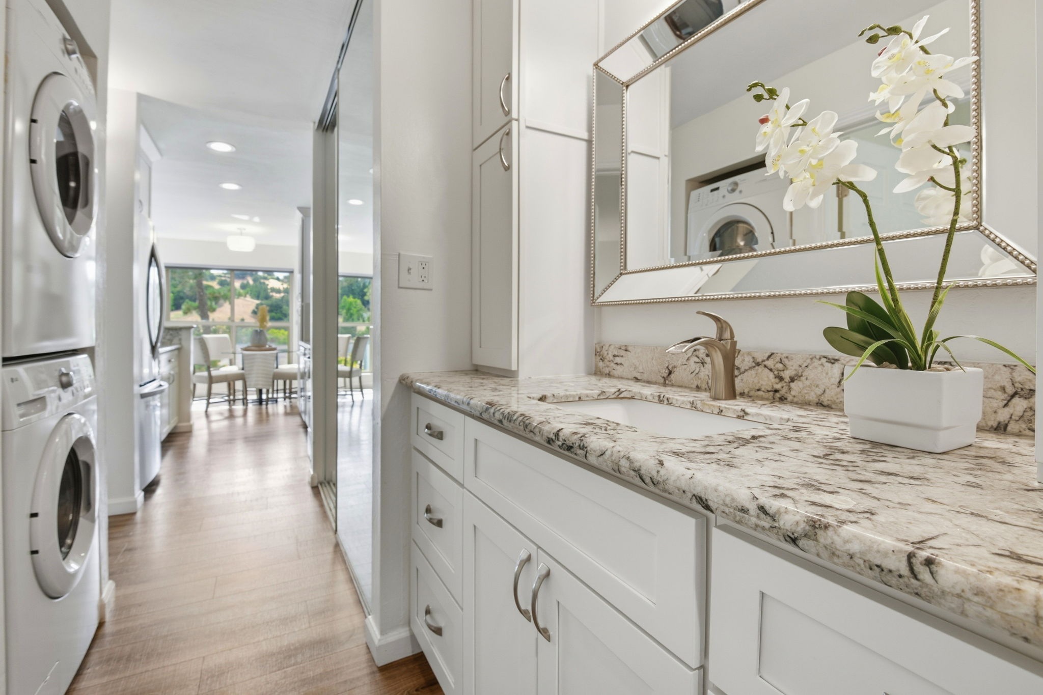 032_F8_2087 Ascot Dr unit 124