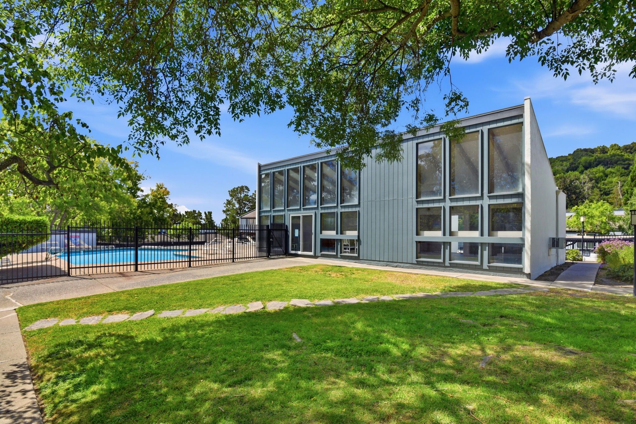 047_F8_2087 Ascot Dr unit 124
