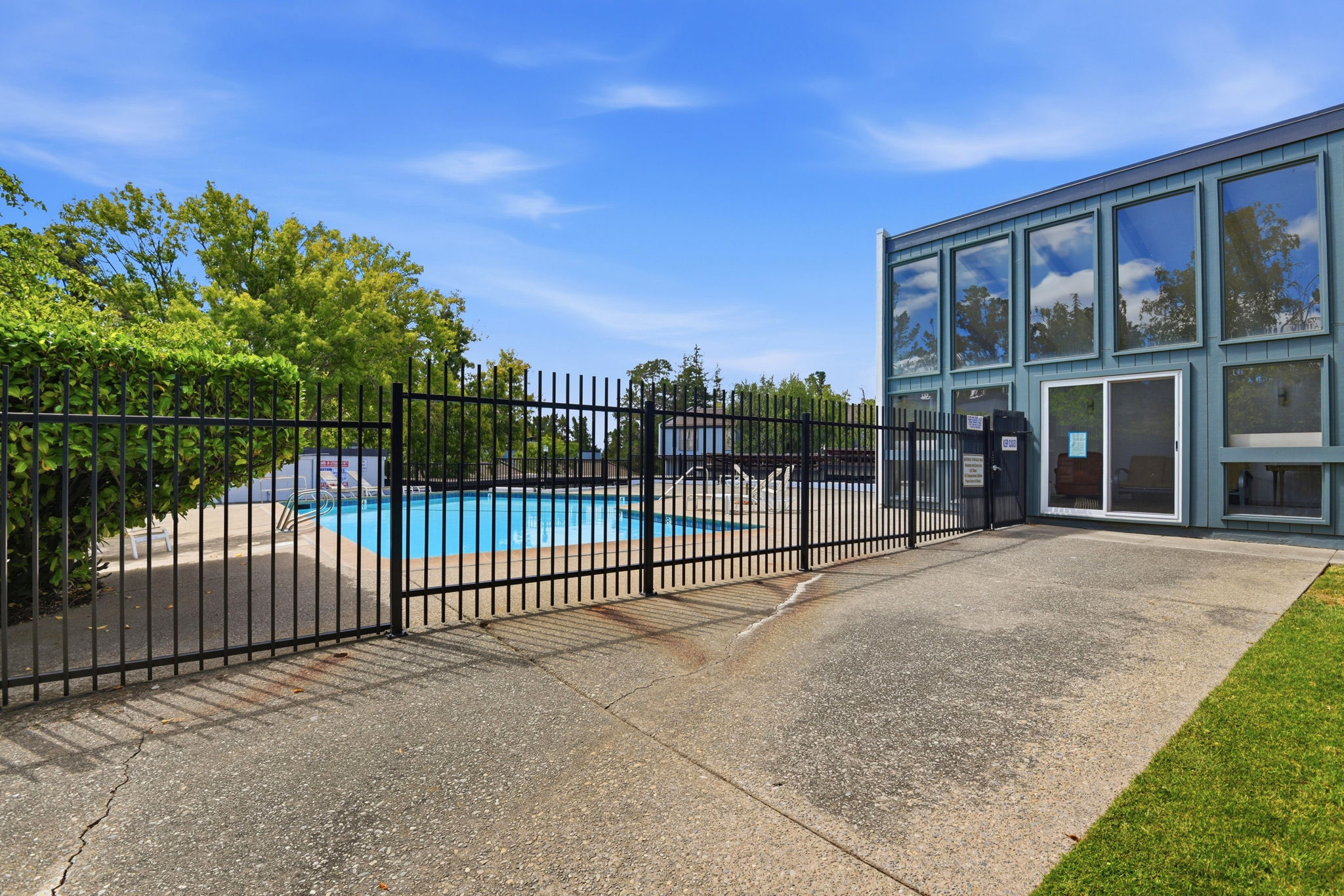 048_F8_2087 Ascot Dr unit 124