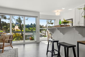 016_F8_2087 Ascot Dr unit 124