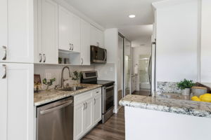 018_F8_2087 Ascot Dr unit 124